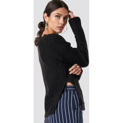 NA-KD Sweter z rozcięciem z boku - Black. Czarne swetry oversize damskie marki NA-KD, z dzianiny. Za 141,95 zł.