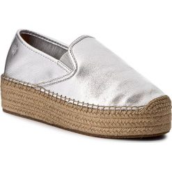 Espadryle MARC O'POLO - 703 13833801 110 Silver 165. Szare espadryle damskie Marc O'Polo, bez wzorów, ze skóry, bez obcasa, na koturnie. W wyprzedaży za 229,00 zł.