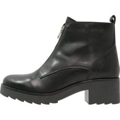 Zign Ankle boot black. Czarne botki damskie marki Zign, ze skóry, bez obcasa, bez zapięcia. Za 419,00 zł.