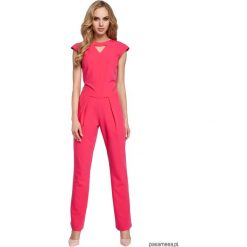 Kombinezon z dekoltem typu halter. Różowe kombinezony eleganckie Pakamera, z chokerem. Za 198,00 zł.