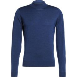 John Smedley HARCOURT Sweter indigo. Niebieskie swetry klasyczne męskie marki John Smedley, m, z materiału. W wyprzedaży za 587,30 zł.
