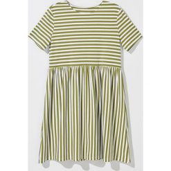Sukienka basic Eco Aware - Zielony. Zielone sukienki damskie Mohito, s, bez wzorów, bez kołnierzyka, bez rękawów. W wyprzedaży za 39,99 zł.