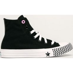 Converse - Trampki. Czarne trampki i tenisówki damskie Converse, bez wzorów, z gumy, na sznurówki. W wyprzedaży za 279,90 zł.