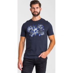 T-SHIRT Armani Exchange. Niebieskie t-shirty męskie Armani Exchange, s, z nadrukiem, z okrągłym kołnierzem. Za 259,00 zł.