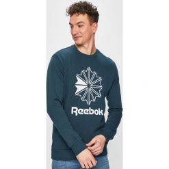 Reebok Classic - Bluza. Niebieskie bluzy męskie Reebok Classic, m, z nadrukiem, z elastanu, z okrągłym kołnierzem, bez rękawów, bez kaptura. W wyprzedaży za 139,90 zł.