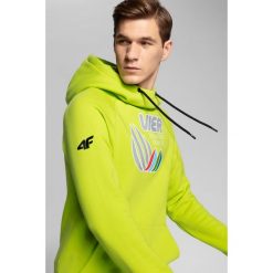 Bluza męska 4Hills BLM101 - soczysta zieleń. Żółte bluzy męskie m, z nadrukiem, z dzianiny, z kapturem, bez rękawów, z kapturem. W wyprzedaży za 99,99 zł.