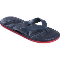KLAPKI MYRTOS. Czerwone klapki męskie TESTUDO, w paski, z gumy. Za 49,99 zł.