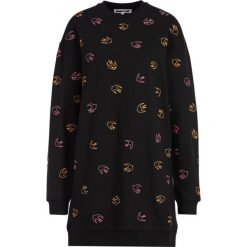 Sukienka dzianinowa MCQ Alexander McQueen 488115 RNJ55 1000. Czarne sukienki damskie McQ Alexander McQueen, xs, bez wzorów, z bawełny, bez kołnierzyka, bez rękawów. W wyprzedaży za 739,00 zł.