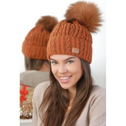 Czapka VALEMA ORANGE. Pomarańczowe szaliki damskie Czapka VALEMA ORANGE, bez wzorów. W wyprzedaży za 29,00 zł.