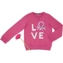 Bluza w kolorze różowym. Różowe bluzy niemowlęce Benetton Kids, bez wzorów, bez rękawów, bez kaptura. W wyprzedaży za 42,95 zł.