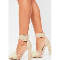 Missguided - Sandały. Brązowe klapki damskie marki Missguided, bez wzorów, z materiału, bez obcasa, na obcasie. W wyprzedaży za 99,90 zł.