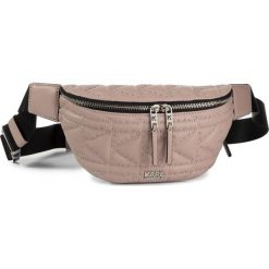 Saszetka nerka KARL LAGERFELD - 96KW3011 Powder Pink. Różowe nerki damskie KARL LAGERFELD, bez wzorów, ze skóry, młodzieżowe, bez dodatków. Za 1049,00 zł.
