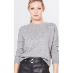 Sweter z poliestrem z recyklingu Mohito Cares - Jasny szary. Szare swetry damskie Mohito, s, bez wzorów, bez rękawów, bez kaptura. W wyprzedaży za 39,99 zł.