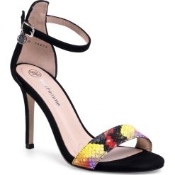 Sandały SOLO FEMME - 26481-58-020/K88-07-00 Czarny/ Wąż Multicolor. Czarne klapki damskie Solo Femme, bez wzorów, ze skóry, bez obcasa, na obcasie. W wyprzedaży za 279,00 zł.