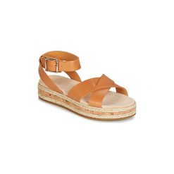 Sandały Clarks BOTANIC POPPY. Pomarańczowe sandały damskie Clarks, bez wzorów, bez obcasa, bez zapięcia. W wyprzedaży za 351,20 zł.