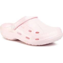 Klapki COQUI - Tina 1353-100-5500 Pale Pink. Różowe klapki damskie Coqui, bez wzorów, z tworzywa sztucznego, bez obcasa. Za 49,00 zł.