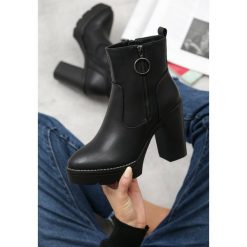 Czarne Botki Cadder. Czarne botki damskie Born2be, za kostkę, na wysokim obcasie, na obcasie, na zamek. Za 159,99 zł.