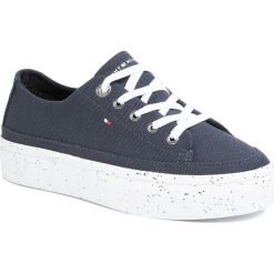 Tenisówki TOMMY HILFIGER - Glitter Flatform Sneaker FW0FW04693 Desert Sky DW5. Niebieskie półbuty damskie TOMMY HILFIGER, bez wzorów, z gumy, bez zapięcia. W wyprzedaży za 249,00 zł.