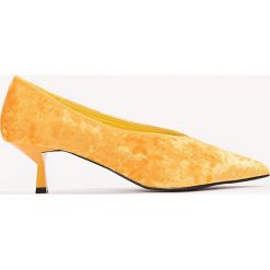 Czółenka: NA-KD Shoes Welurowe czółenka na niskim obcasie – Orange