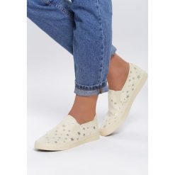 Żółte Slip On Were On It. Żółte trampki i tenisówki damskie Renee, bez wzorów, bez zapięcia. Za 49,99 zł.
