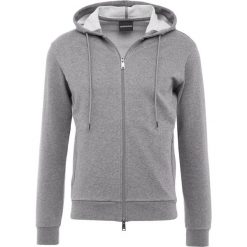 Emporio Armani ZIPPED HOODIE Bluza rozpinana grigio medio. Szare bluzy męskie Emporio Armani, xl, z elastanu. W wyprzedaży za 468,30 zł.