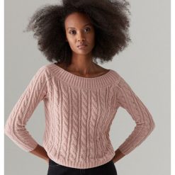 Sweter off shoulder - Różowy. Różowe swetry damskie Mohito, s, bez wzorów, bez rękawów, bez kaptura. Za 89,99 zł.