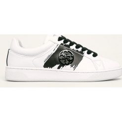 Guess Jeans - Buty. Białe buty sportowe damskie Guess Jeans, z aplikacjami, z jeansu, sportowe. Za 399,90 zł.