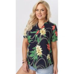 Granatowa Bluzka Savareisis. Niebieskie bluzki damskie Born2be, xl, bez wzorów, bez kołnierzyka, bez rękawów. W wyprzedaży za 39,99 zł.