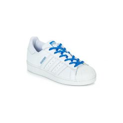 Buty Dziecko adidas SUPERSTAR J. Białe trampki dziewczęce Adidas, bez wzorów, bez zapięcia. Za 216,30 zł.