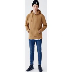 Bluza basic z kieszenią kangurką. Czerwone bluzy męskie Pull&Bear, m, bez wzorów, bez kołnierzyka, bez rękawów, bez kaptura. Za 79,90 zł.