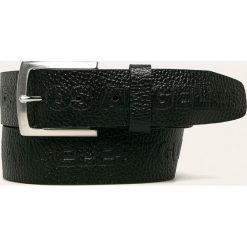 Guess Jeans - Pasek skórzany. Czarne paski męskie Guess Jeans, w paski, z jeansu. W wyprzedaży za 139,90 zł.