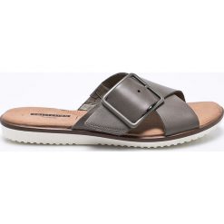 Clarks - Klapki Kele Heather. Żółte klapki damskie marki Clarks, ze skóry, na płaskiej podeszwie. W wyprzedaży za 199,90 zł.