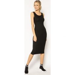 Sukienka dzianinowa Guess Shivia W0GK78 K86Z0. Czarne sukienki damskie Guess, xs, z aplikacjami, z elastanu, bez kołnierzyka, bez rękawów. W wyprzedaży za 299,00 zł.