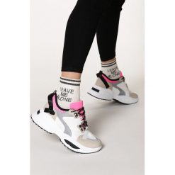 Białe Sneakersy Rees. Białe sneakersy damskie Born2be. Za 99,99 zł.