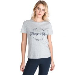 Tommy Hilfiger Livia Koszulka Szary. Szare koszulki damskie TOMMY HILFIGER, xs, z haftami, z bawełny, bez kołnierzyka, z krótkim rękawem. Za 135,95 zł.