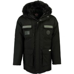 Kurtka zimowa "Batneak" w kolorze czarnym. Czarne płaszcze męskie Canadian Peak, na zimę, m, z aplikacjami, ze skóry, bez kaptura. W wyprzedaży za 299,95 zł.
