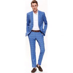 MARYNARKA W KRATĘ DOPASOWANA. Niebieskie marynarki męskie Top Secret, na lato, m, bez wzorów, z tkaniny, eleganckie. Za 349,99 zł.