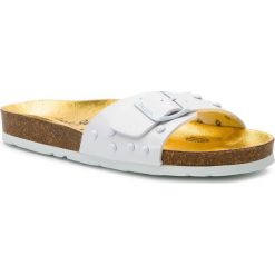 Klapki PEPE JEANS - Oban Studs PLS90419 White 800. Białe klapki damskie Pepe Jeans, bez wzorów, z jeansu, bez obcasa. W wyprzedaży za 149,00 zł.