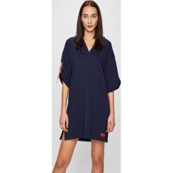Armani Exchange - Sukienka. Szare sukienki damskie Armani Exchange, na co dzień, s, bez wzorów, z bawełny, casualowe, z kapturem, z krótkim rękawem, krótkie, mini, proste. Za 499,90 zł.