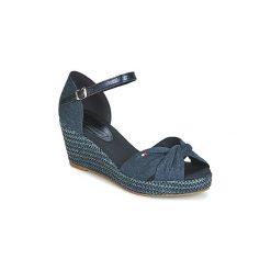 Sandały Tommy Hilfiger ELBA 43C1. Niebieskie sandały damskie TOMMY HILFIGER, bez wzorów, bez obcasa, bez zapięcia. Za 311,20 zł.