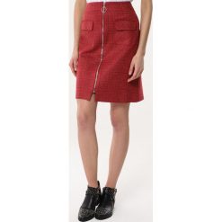 Czerwona Spódnica Prefers. Czerwone spódniczki damskie Born2be, l, bez wzorów, z dzianiny, mini, trapezowe. Za 39,99 zł.