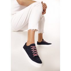 Granatowo-Czerwone Tenisówki Chocolate Girl. Niebieskie trampki i tenisówki damskie Born2be, bez wzorów, bez zapięcia. W wyprzedaży za 39,99 zł.