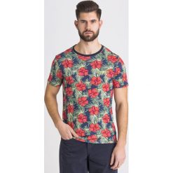 T-SHIRT BARNABY GUESS. Żółte t-shirty męskie Guess, s, z aplikacjami, z bawełny, z okrągłym kołnierzem. Za 139,30 zł.