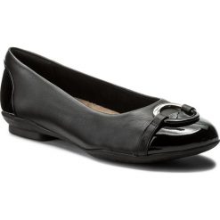 Baleriny CLARKS - Neenah Vine 261288624 Black Leather. Czarne baleriny damskie Clarks, bez wzorów, ze skóry, klasyczne, bez obcasa, na płaskiej podeszwie, bez zapięcia. W wyprzedaży za 249,00 zł.