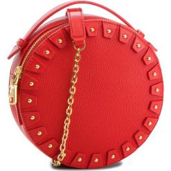 Torebka GUESS - HWYOYO L8388 RED. Czerwone torebki klasyczne damskie marki Guess, z aplikacjami, ze skóry. Za 799,00 zł.
