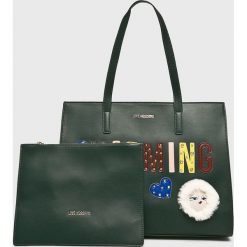 Love Moschino - Torebka. Zielone torebki klasyczne damskie marki Love Moschino, z materiału, na ramię, duże. W wyprzedaży za 649,90 zł.