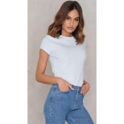 T-shirty damskie: Statement By NA-KD Influencers T-shirt Raquelreitx – White