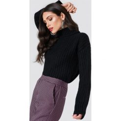 NA-KD Sweter w prążki oversize - Black. Czarne golfy damskie NA-KD, z dzianiny. Za 161,95 zł.