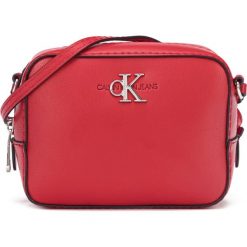 Calvin Klein Mono Cross body bag Czerwony. Czerwone torebki klasyczne damskie Calvin Klein, w paski, z jeansu, bez dodatków. Za 376,95 zł.