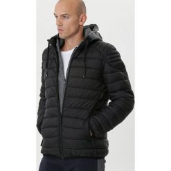 Czarna Kurtka Treeby. Czarne kurtki męskie Born2be, na zimę, xl, bez wzorów, z dzianiny. Za 189,99 zł.